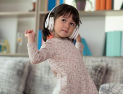 Manfaat Memperkenalkan Musik pada Anak Sejak Dini