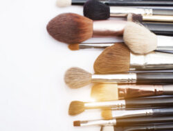Wanita Wajib Tahu, 6 Ciri Kuas Makeup yang Harus Segera Anda Ganti